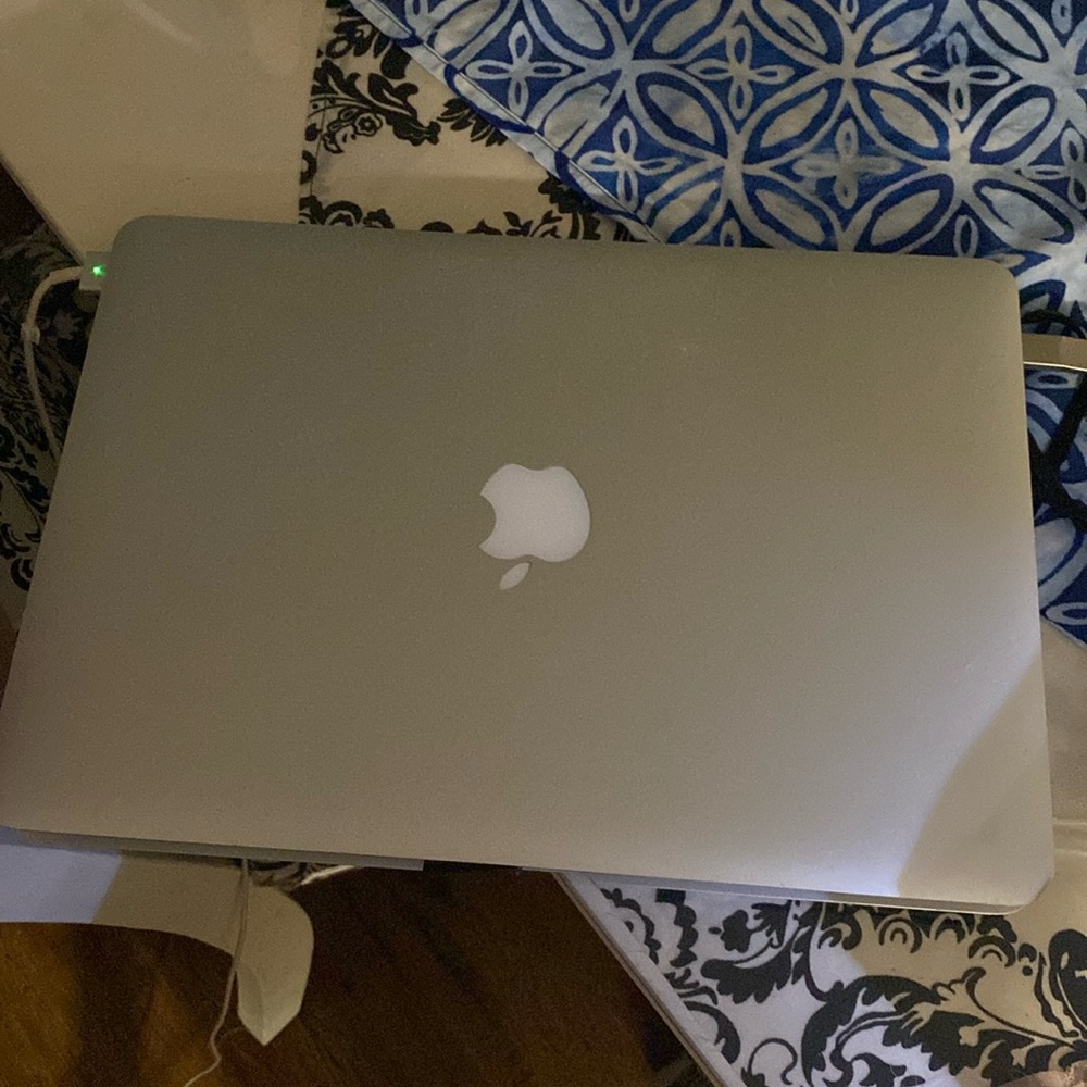 Macbook aor 13 inch version 12.75